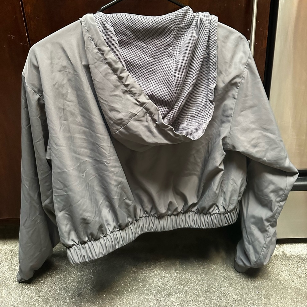 forever 21 cropped windbreaker zip up jacket with hood.